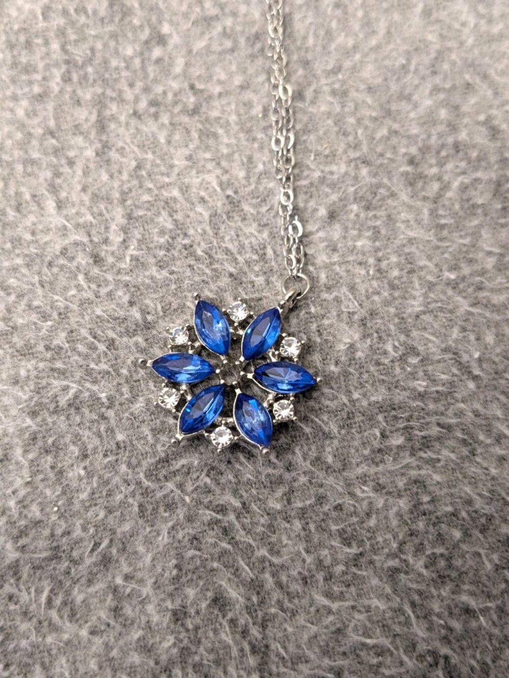 New!  Beautiful Ocean Blue Snowflake Necklace